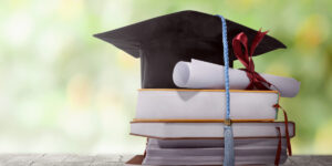Diploma superior vs. Ensino médio: compreendendo as diferenças e escolhendo o caminho certo para você