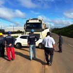 Notícias de Rondônia, Jaru, Fiat Argo é puxado por caminhão na BR 364.