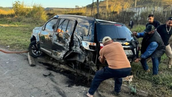 Cantor Fabiano Menotti sofre acidente de trânsito, na BR-040