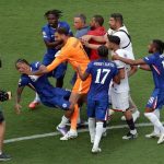 Confusão em Chelsea Briga entre Luis Enrique e João Pedro