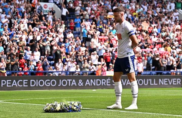Liverpool Vence Primeiro Jogo Sem Jota em Tarde de Homenagens