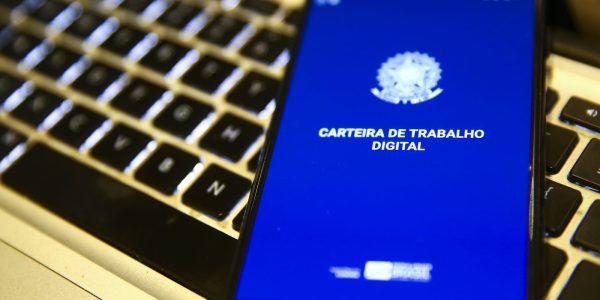 com-mercado-aquecido,-53,8%-descartam-perda-de-emprego