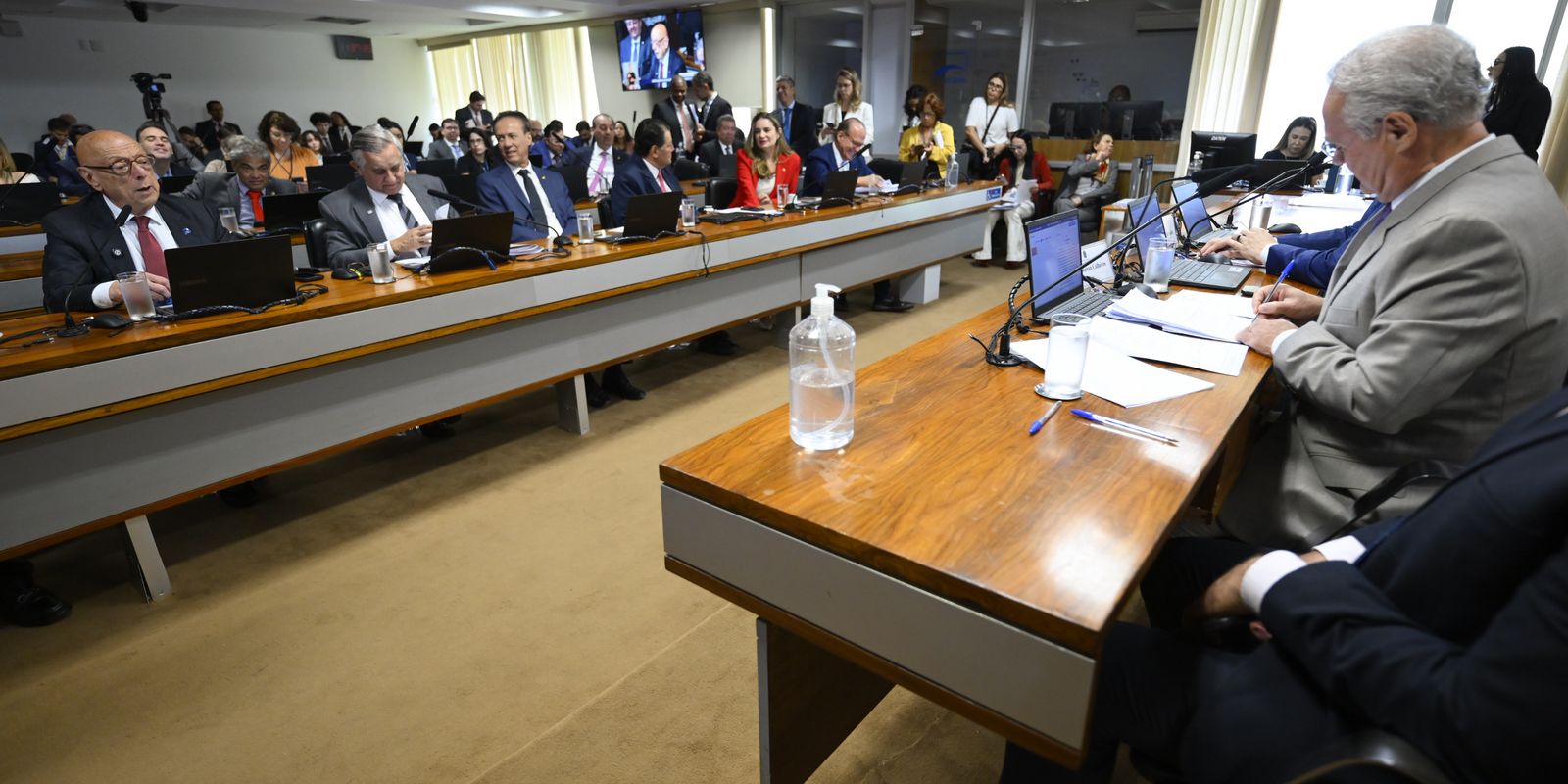 camara-demora-e-comissao-do-senado-aprova-isencao-do-ir-ate-r$-5-mil