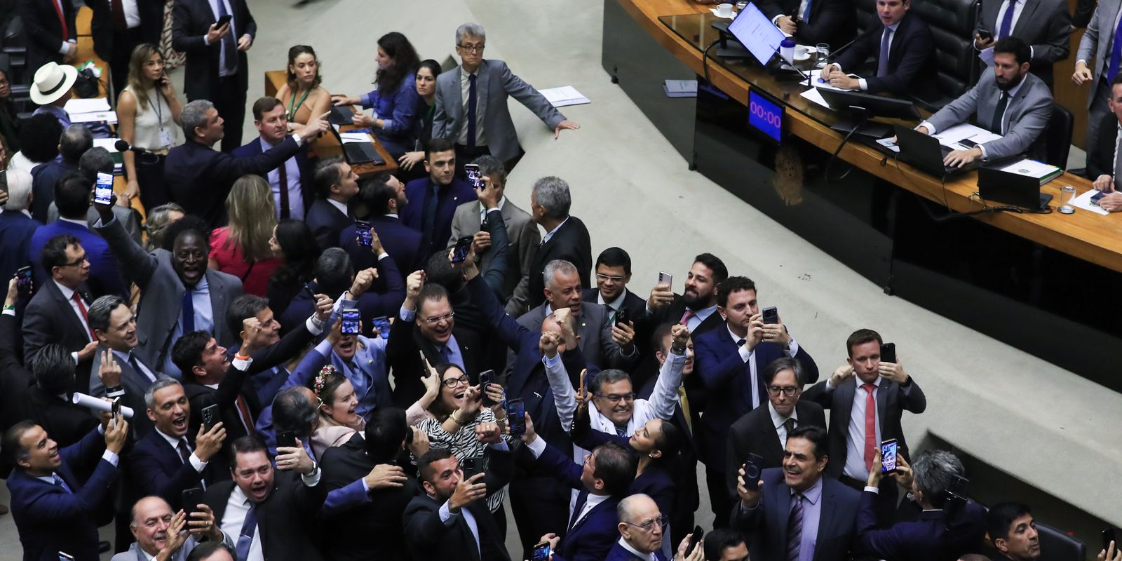 camara-aprova-retirada-da-mp-do-iof-da-pauta;-texto-caduca