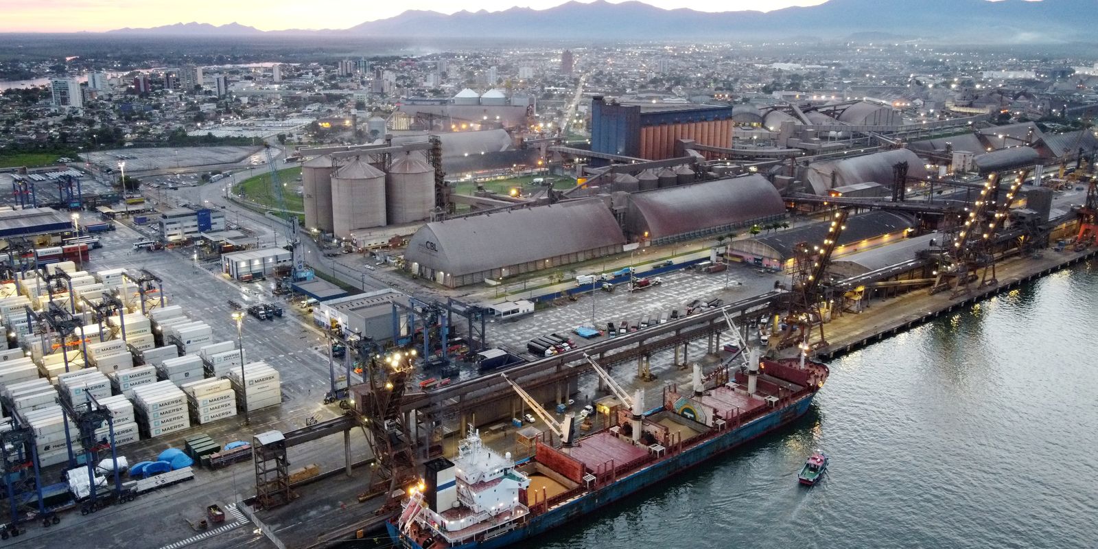 porto-de-paranagua-e-concedido-ao-consorcio-canal-galheta-dragagem