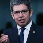 rotular-faccoes-como-terroristas-nao-combate-crime,-diz-randolfe