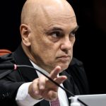 moraes-manda-bolsonaro-explicar-uso-de-celular-por-nikolas-em-visita