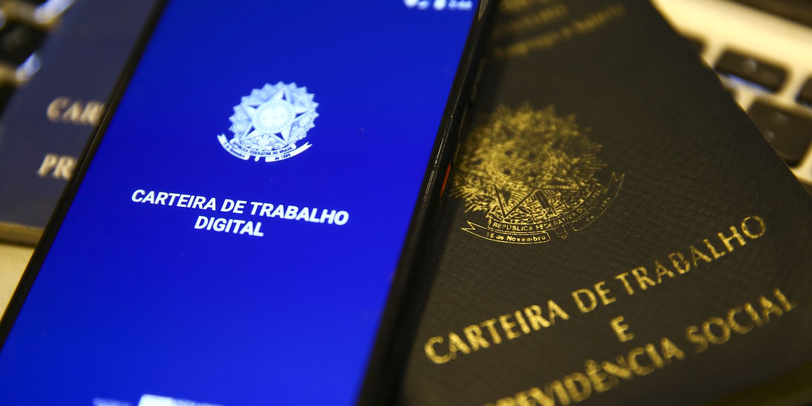 brasil-cria-85-mil-empregos-com-carteira-assinada-em-outubro