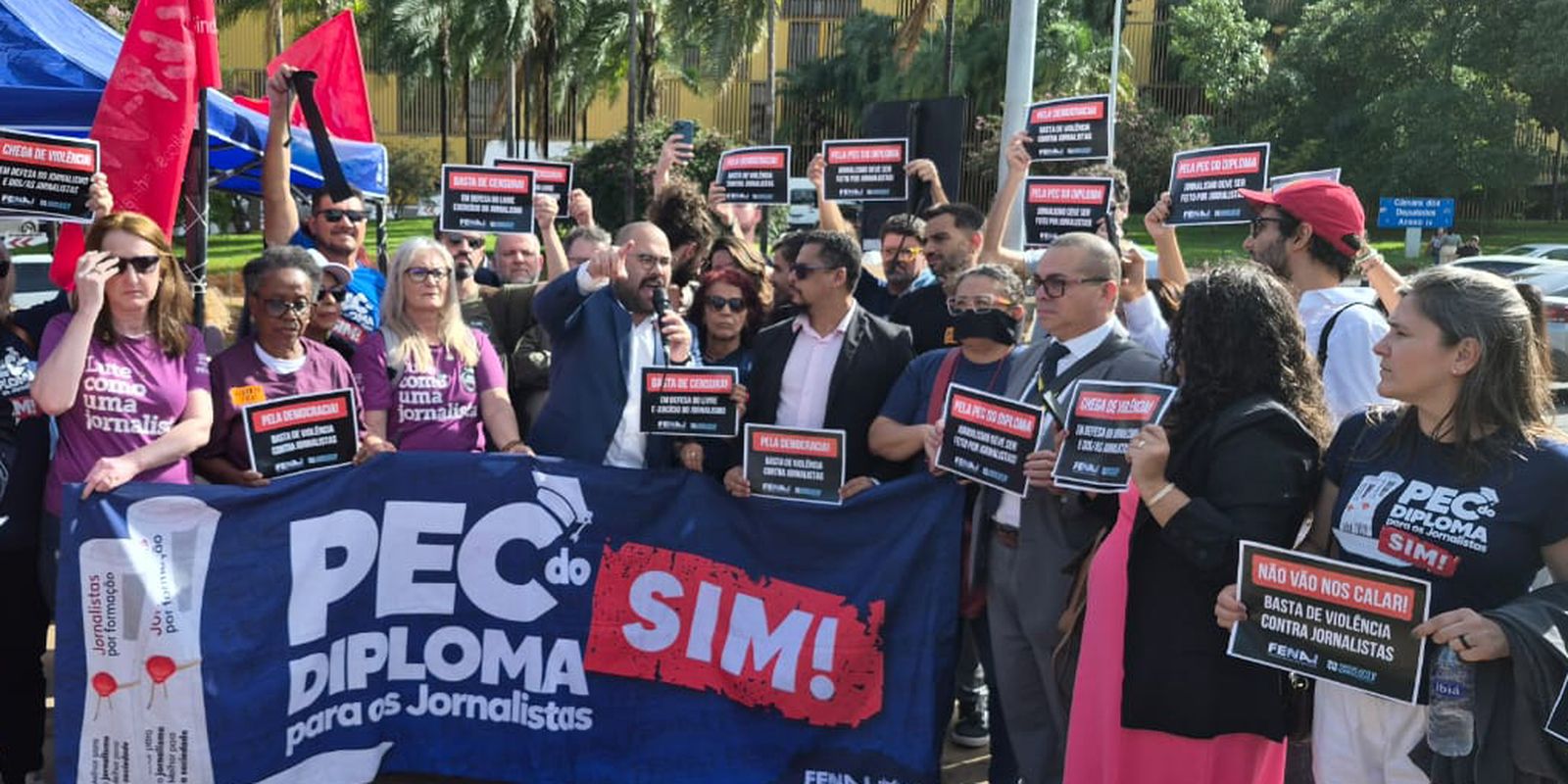 jornalistas-fazem-ato-contra-censura-e-agressoes-na-camara