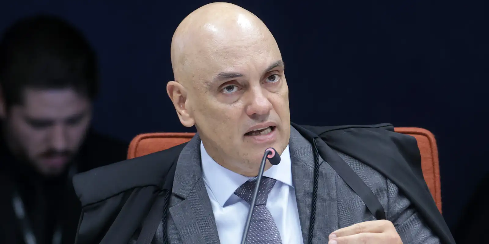 moraes-vota-por-perda-imediata-do-mandato-de-zambelli