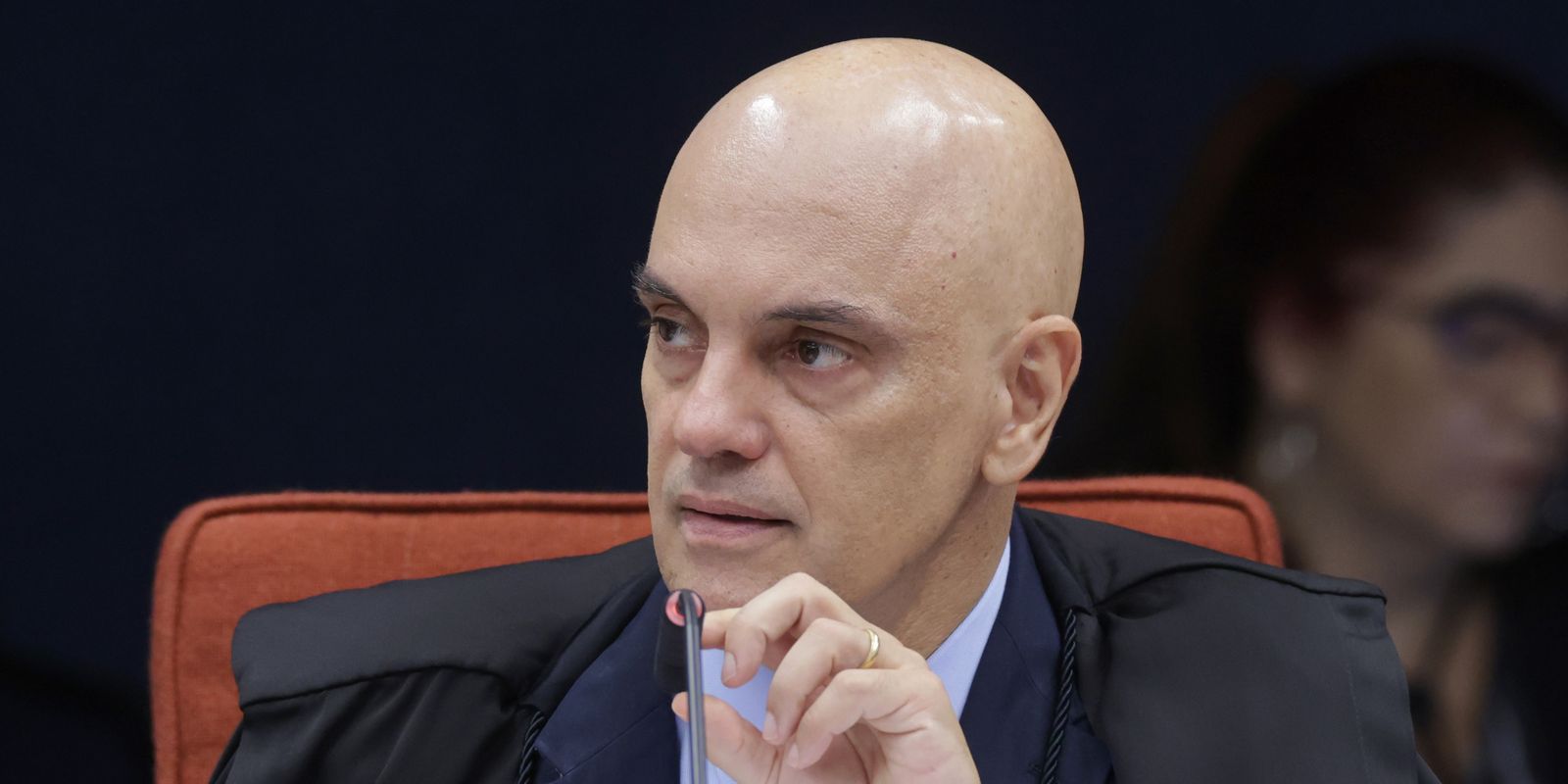 moraes-vota-por-condenar-mais-5-reus-da-trama-golpista-e-absolver-um