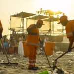 comlurb-recolhe-1,2-toneladas-de-lixo-das-praias-do-rio-no-reveillon