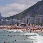 bombeiros-fizeram-1.167-salvamentos-em-dois-dias-na-orla-do-rio