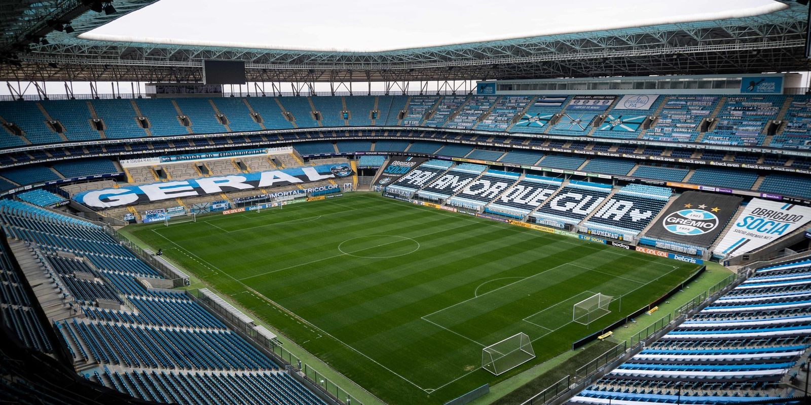 gremio-faz-3-a-0-no-inter-e-esta-com-uma-mao-na-taca-do-gauchao