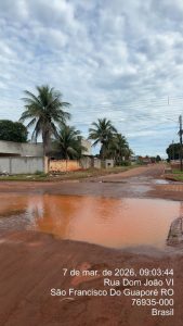 Ruas com buracos em São Francisco do Guaporé