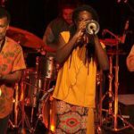 cena-musical-exibe-show-que-celebra-dez-anos-da-banda-afrojazz