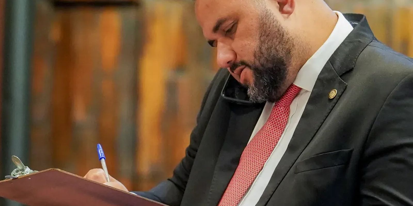 pf-encontra-mensagens-de-violencia-em-celular-de-deputado-preso-no-rj