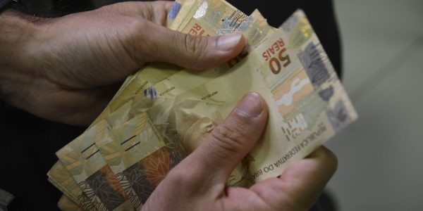 poupanca-tem-retirada-liquida-de-r$-476,4-milhoes-em-abril