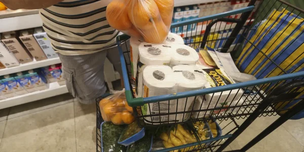 inflacao-desacelera-e-fecha-abril-em-0,67%,-pressionada-por-alimentos