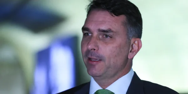 deputados-pedem-investigacao-sobre-relacao-entre-vorcaro-e-flavio