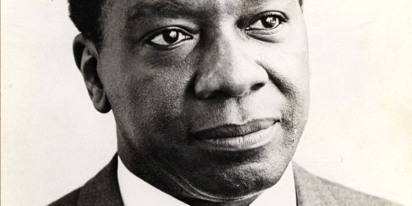 com-milton-santos,-fliaraxa-coloca-a-literatura-no-centro-do-mundo