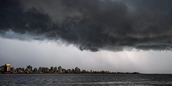 ciclone-deve-provocar-temporais-e-rajadas-de-vento-em-santa-catarina