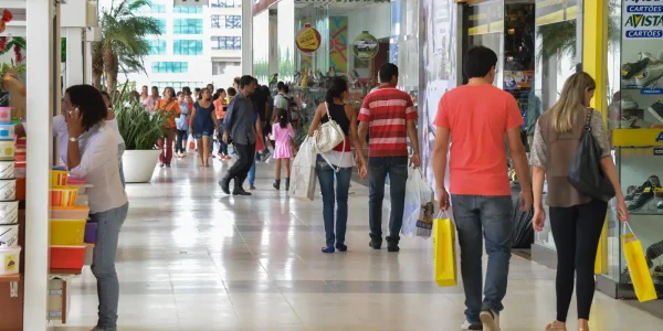 atividade-economica-cai-0,7%-em-marco-em-razao-da-guerra-do-ira