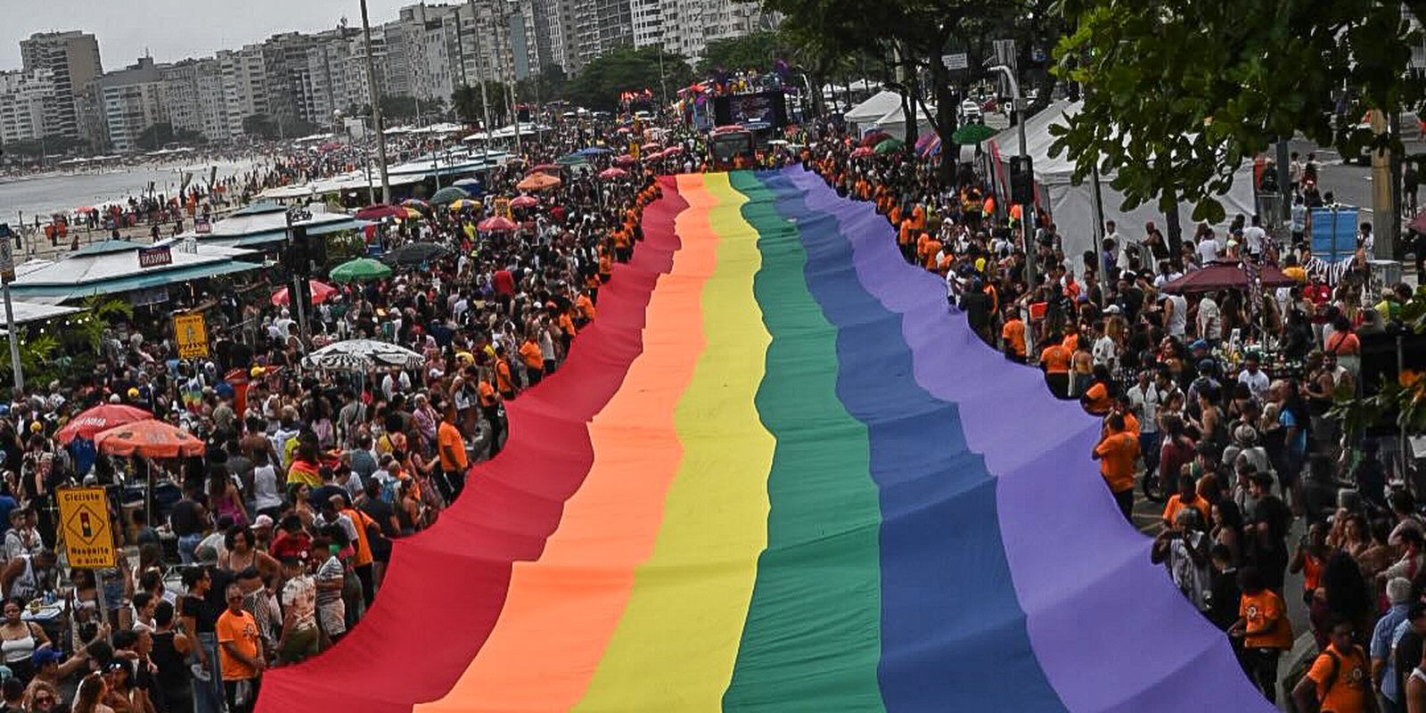 pl-que-veta-crianca-em-evento-lgbtqia+-e-inconstitucional,-diz-jurista