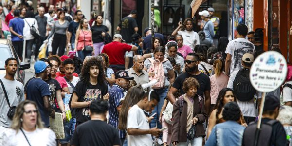 salarios-diminuem-pobreza-em-22-regioes-metropolitanas