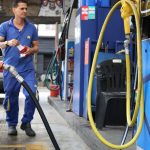 vendas-no-comercio-recuam-1,5%-em-abril,-impactadas-por-combustiveis