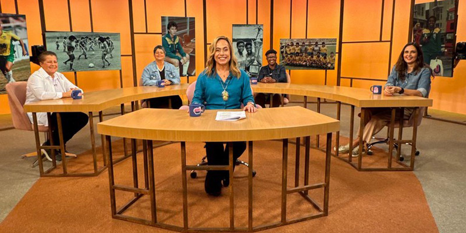 sem-censura-recebe-pioneiras-do-futebol-a-um-a-1-ano-da-copa-no-brasil