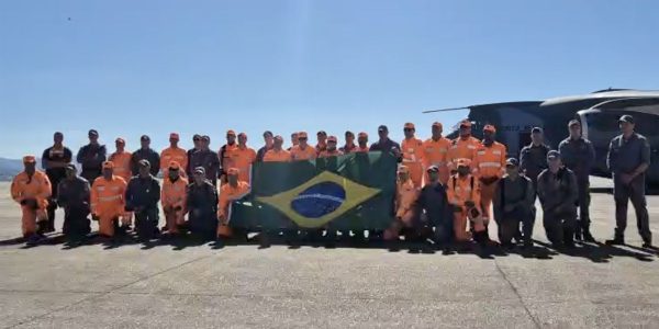 quarto-voo-brasileiro-para-venezuela-decola-com-bombeiros-e-donativos