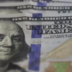 dolar-cai-para-r$-5,07,-no-menor-nivel-em-um-mes